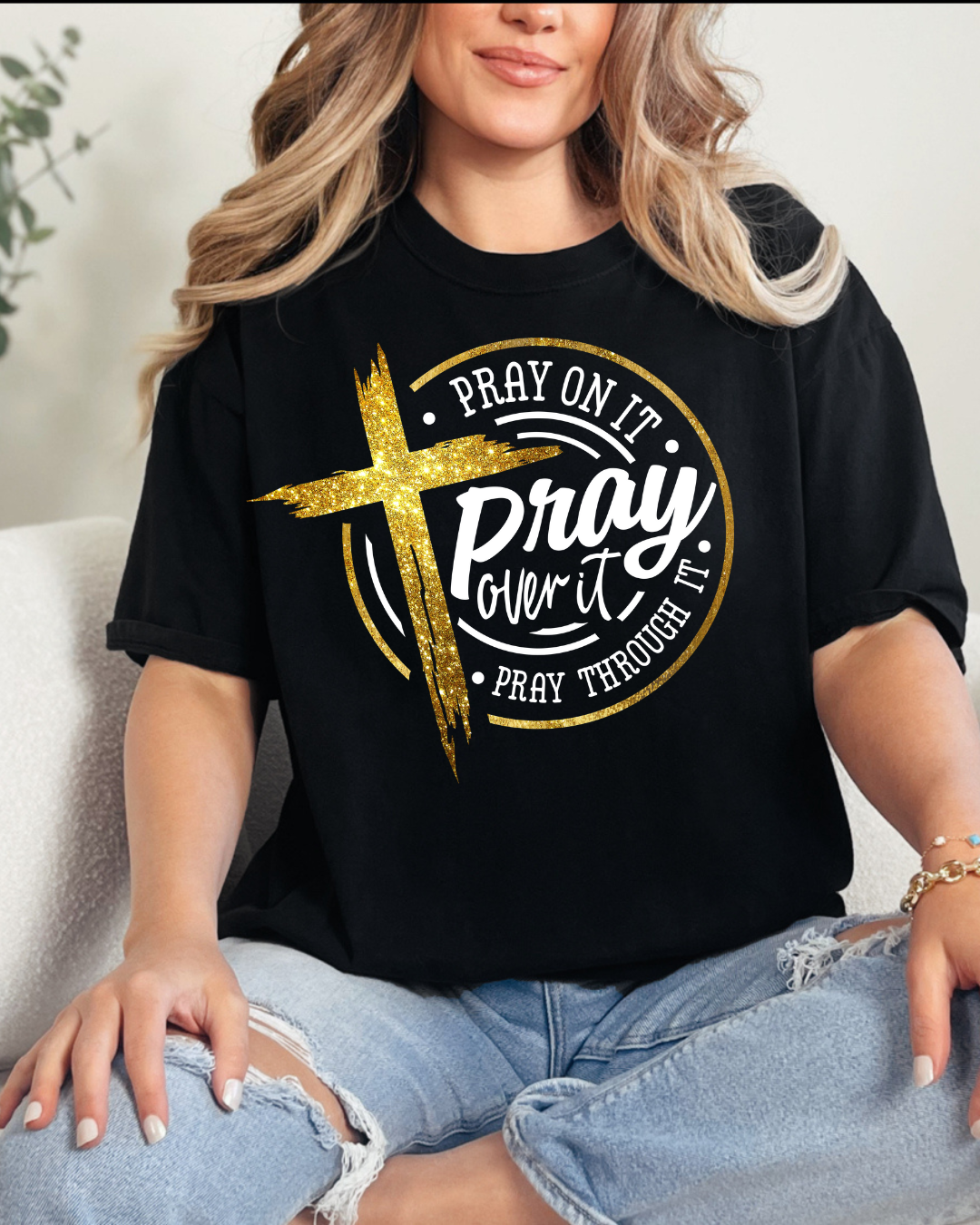 Pray on it : Gold Cross