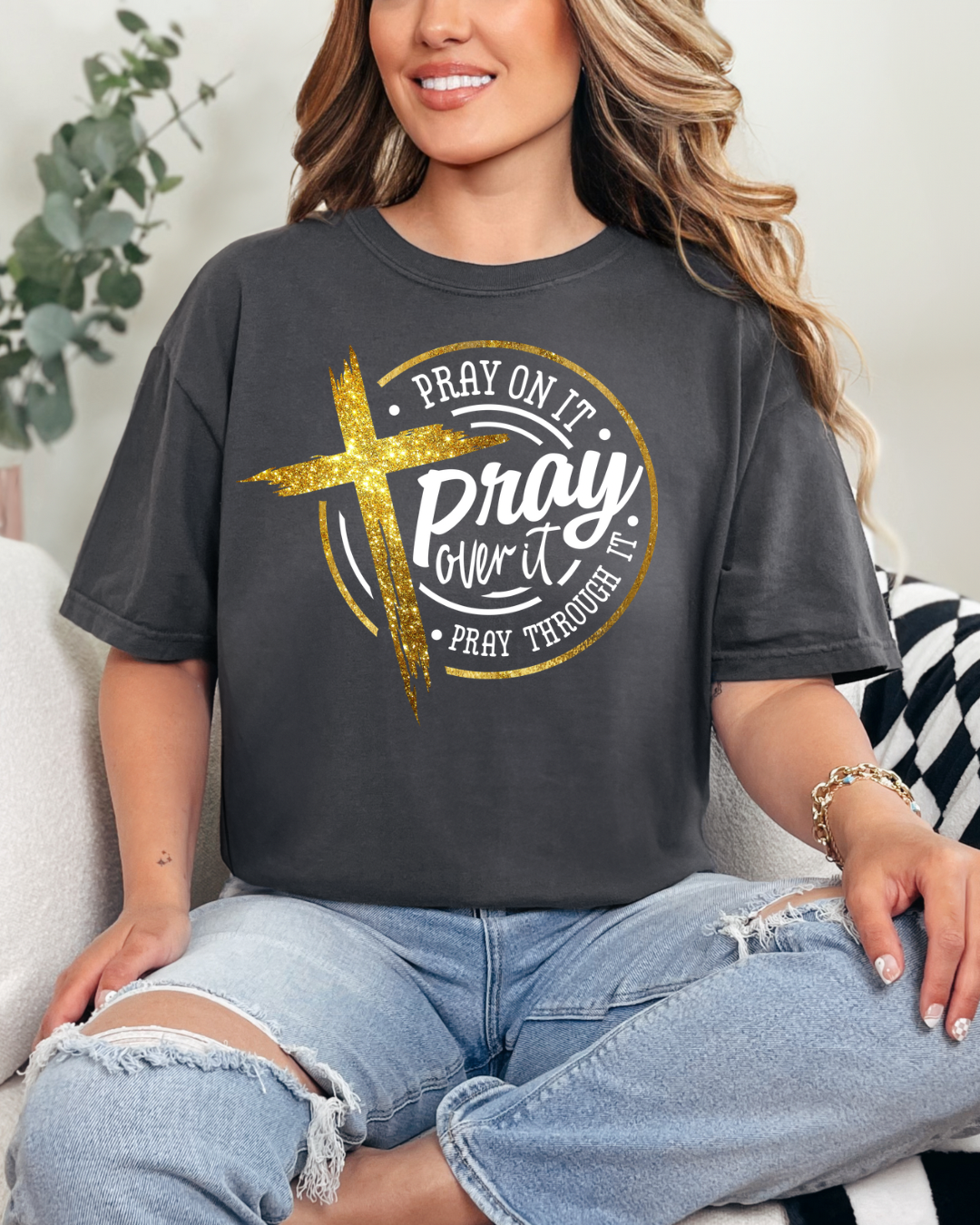 Pray on it : Gold Cross